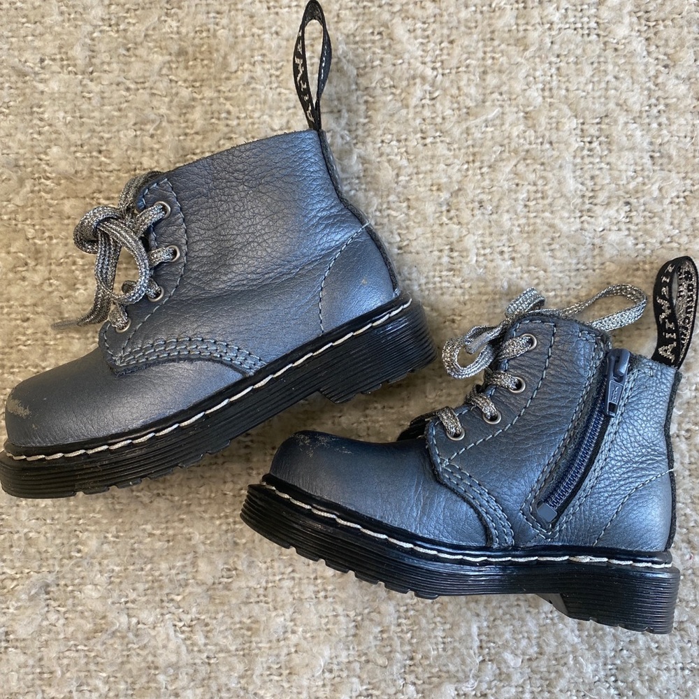 Dr Martens Airwear silvery grey pewter 5 Toddler Boots docs